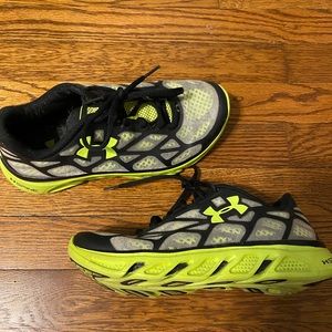 Black and neon UA youth tennis shoes